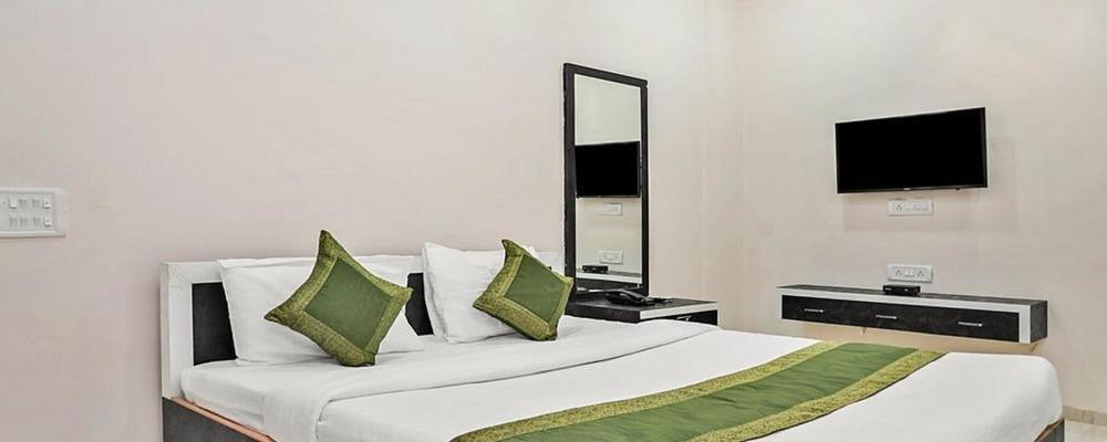 Hotel Meghmalhar Lodging Jejuri Εξωτερικό φωτογραφία